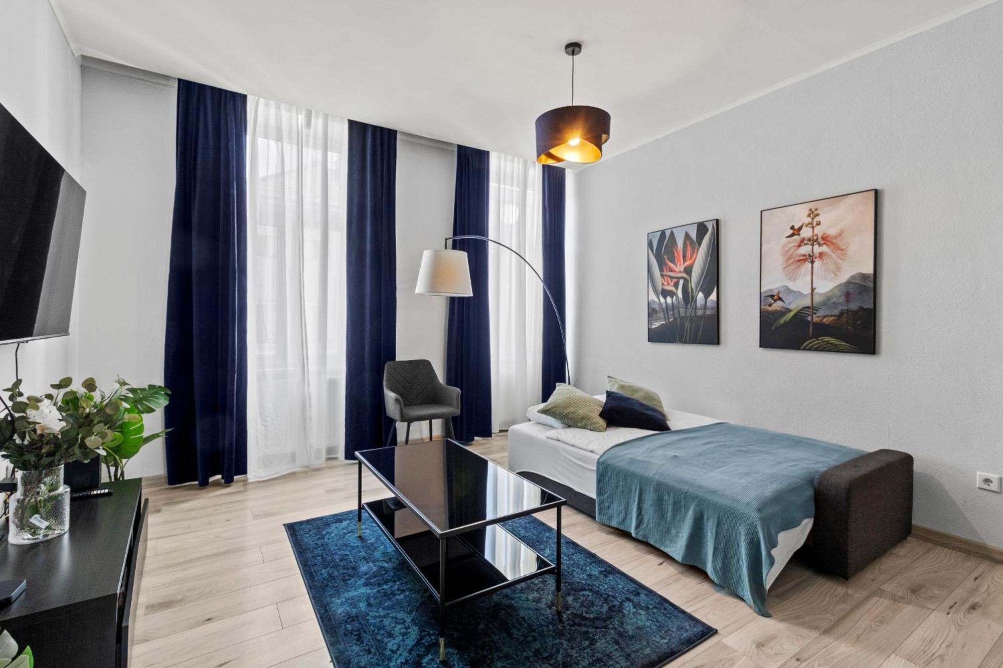 Balcony Apartment, 4 Min To U3 Zipperer Strasse Wien